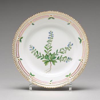 A set of 12 Royal Copenhagen "Flora Dancia" plates, 20th Century.