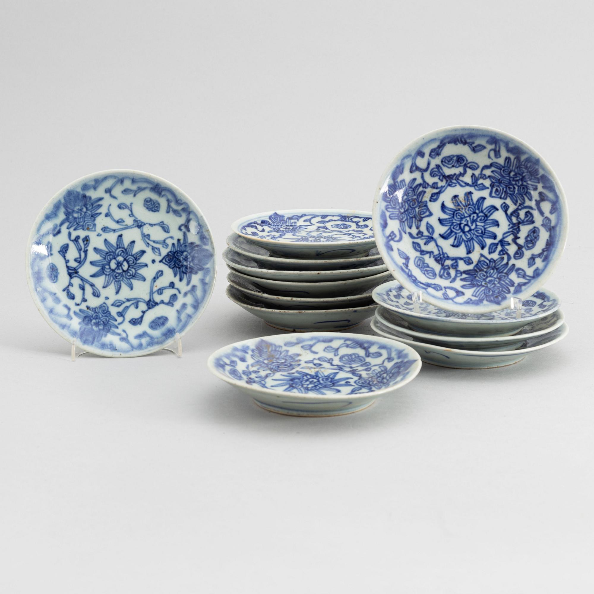 A set of 12 similar Chinese blue and white porcelain small dishes, late Qing dynasty, around the year 1900.