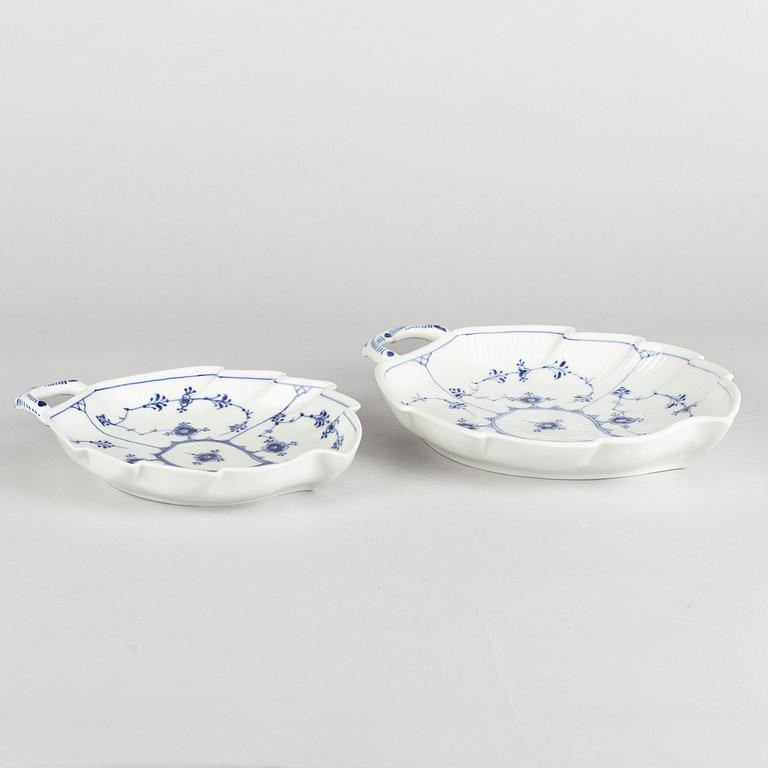 Two 'Blue Fluted Plain' porcelain 'leaf' dishes, Royal Copenhagen, model 144 and 145, 1898-1923.