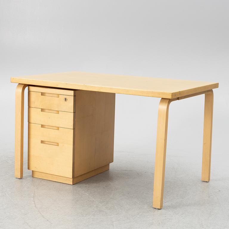 Alvar Aalto, desk and chest of drawers. Artek.