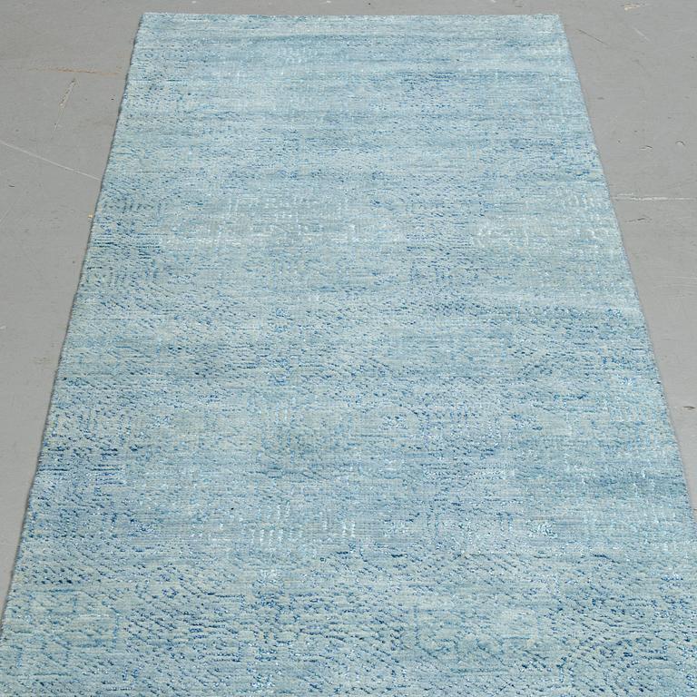 A runner, Oriental, ca 305 x 82 cm.