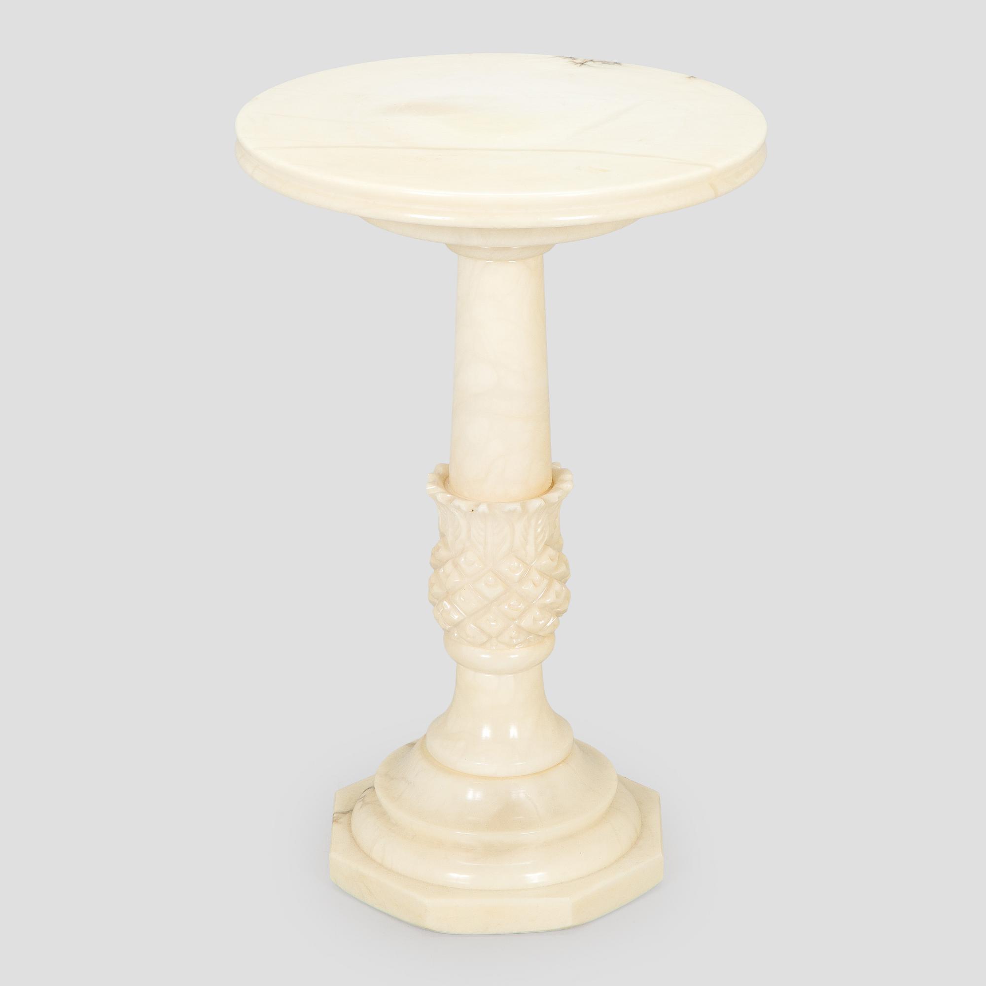 Sidobord, alabaster, 1900-tal.