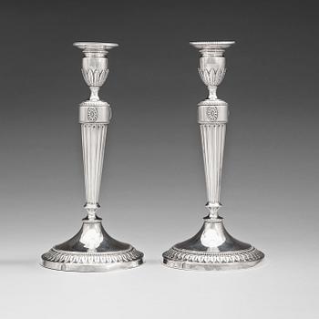 796. A pair of English 18th century silver candlesticks, marks of John Schofield, London 1778.