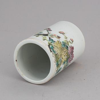 A famille rose brush pot, Qing dynasty, signed Lü Shangwen and dated 1900.