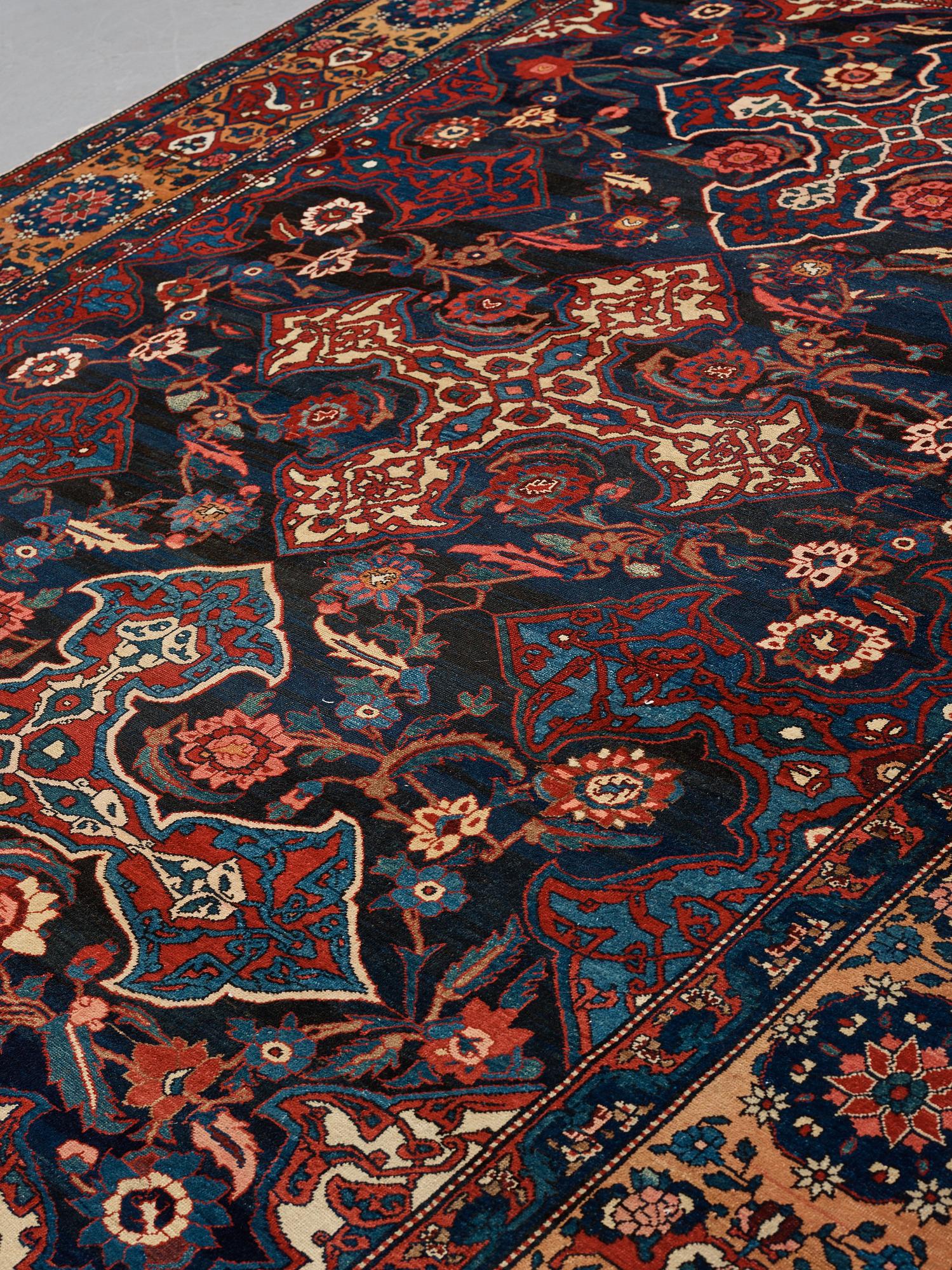 Matto, semi-antique, Chaharmahal/Bakhtiari Province, ca 386, 223,5 cm ( ca 2,5-3,5 cm flat weave at the ends).