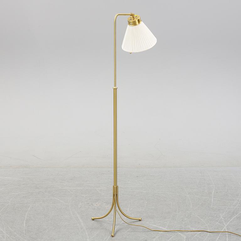 Josef Frank, golvlampa, modell 1842, Firma Svenskt Tenn.