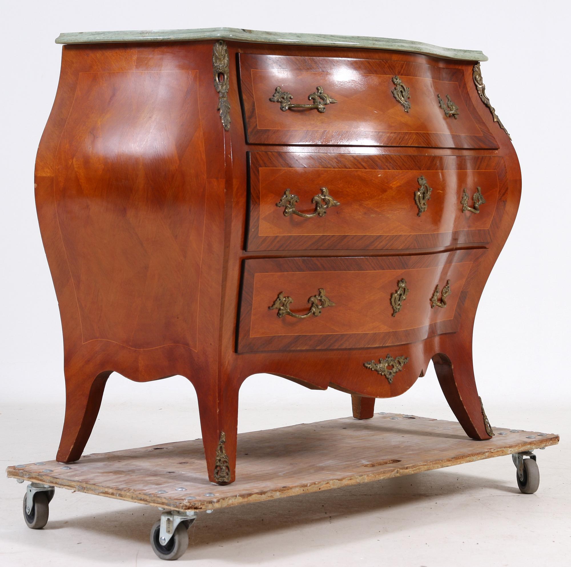 BYRÅ, rokokostil, 1900-tal.