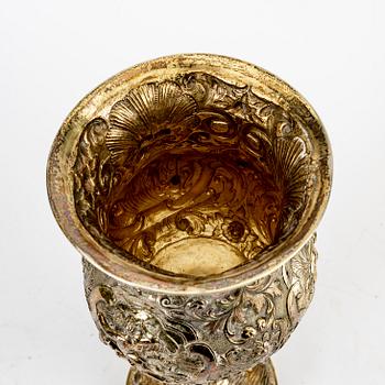 Cup with lid, Historismus, probably 19th century, indistinct silver stamps, weight 1154 grams.