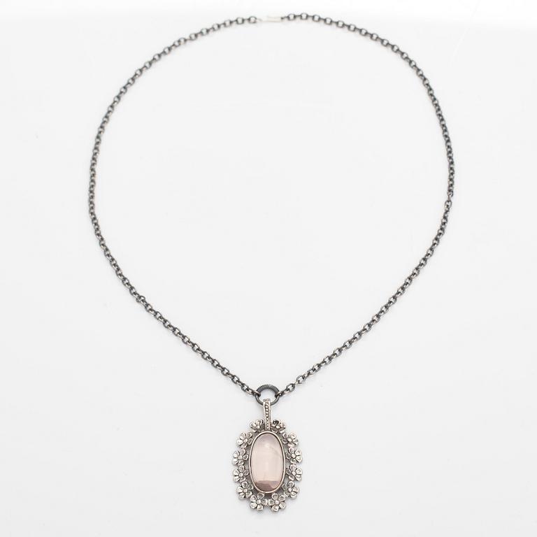 Jorma Laine, A silver neckalce "Lemmikki" with a rose quartz. Turun Hopea, Turku.