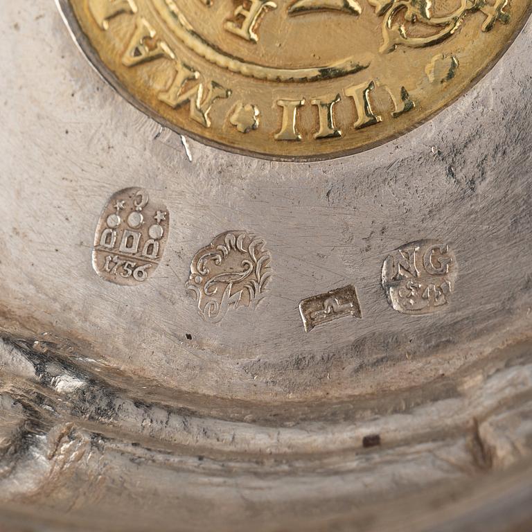 An 18th century famille rose and silver tankard, lid with mark of Nils Gram, Copenhagen 1756.