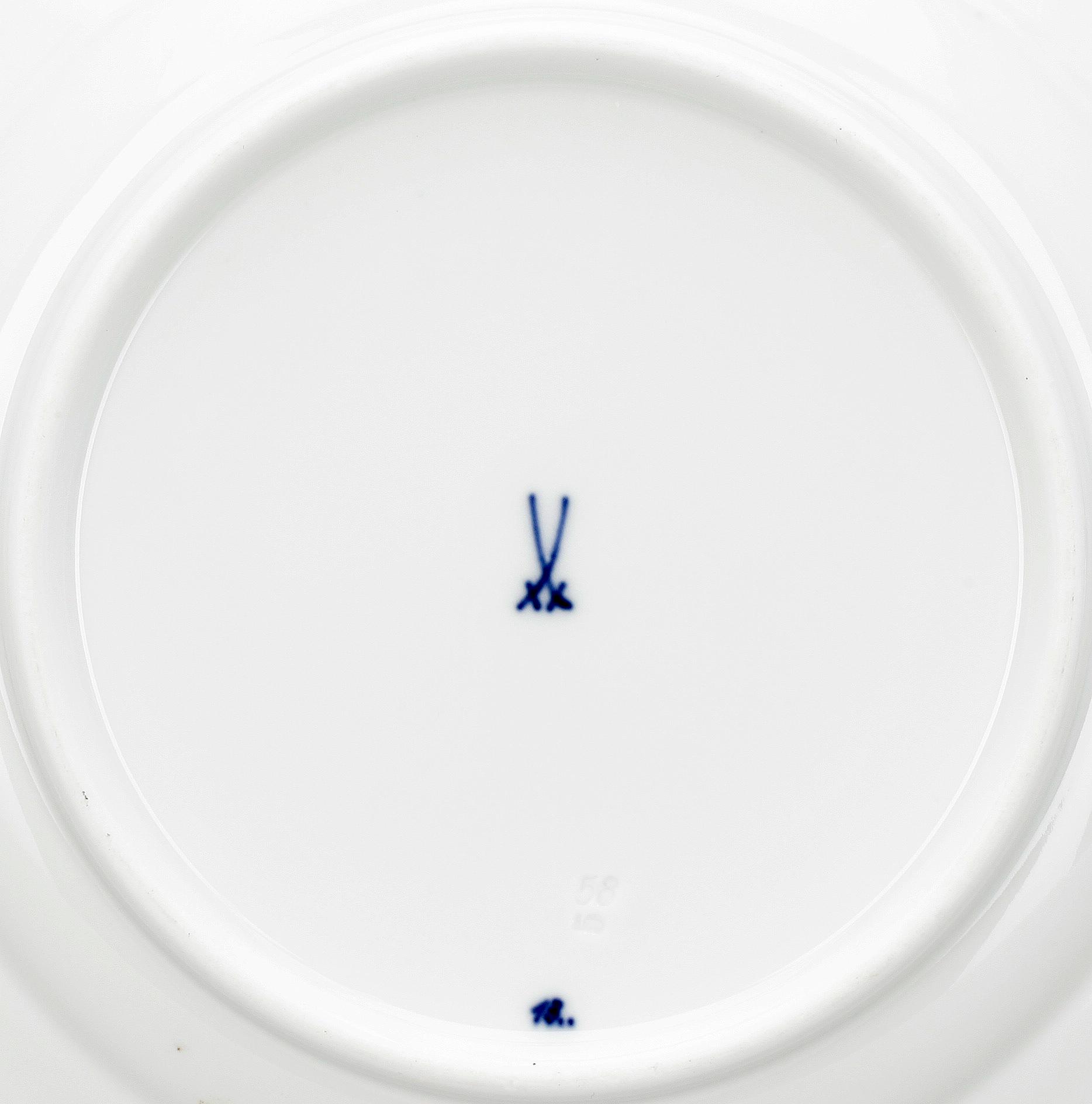 SERVIS, 29 delar, porslin, "lökmönstret", Meissen.