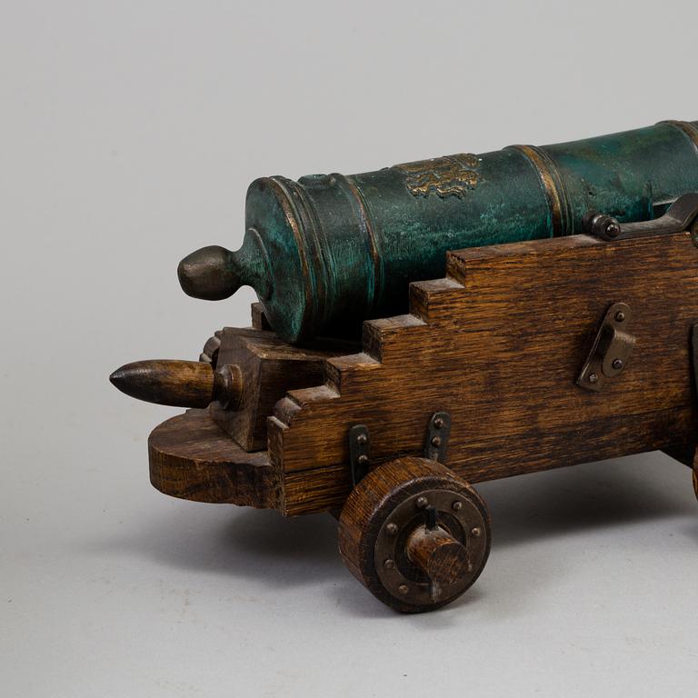 A BRONZE TABLE CANNON, s c "Sweden Cannon", second half of the 20th century.