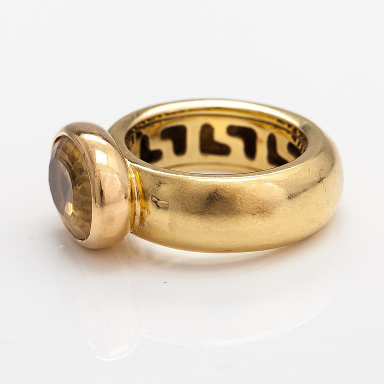 An 18K gold ring wtih a citrine. Italy.