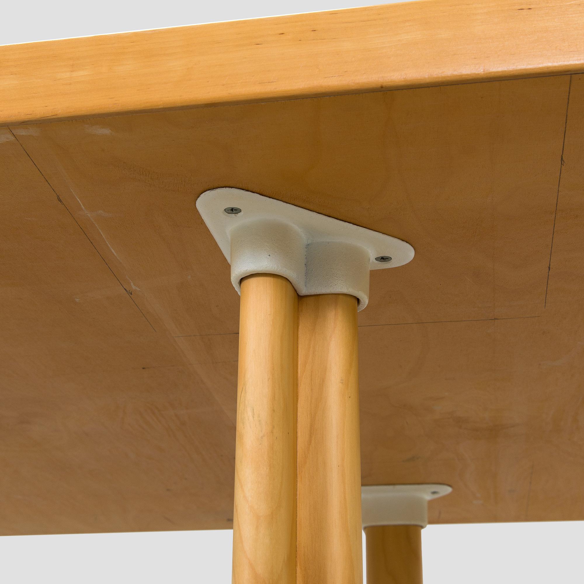 Alvar Aalto, ruokapöytä / neuvottelupöytä, malli 86, Artek, 1900-luvun loppu.