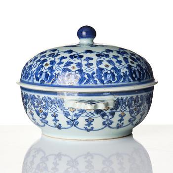 Skål med lock/ equelle, kompaniporslin, Kina, Qingdynastin, Qianlong (1736-95).