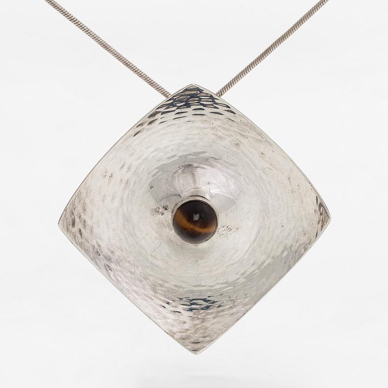 Elis Kauppi, a silver brooch/pendant, and tiger's eye. Kupittaan Kulta, Turku 1962.