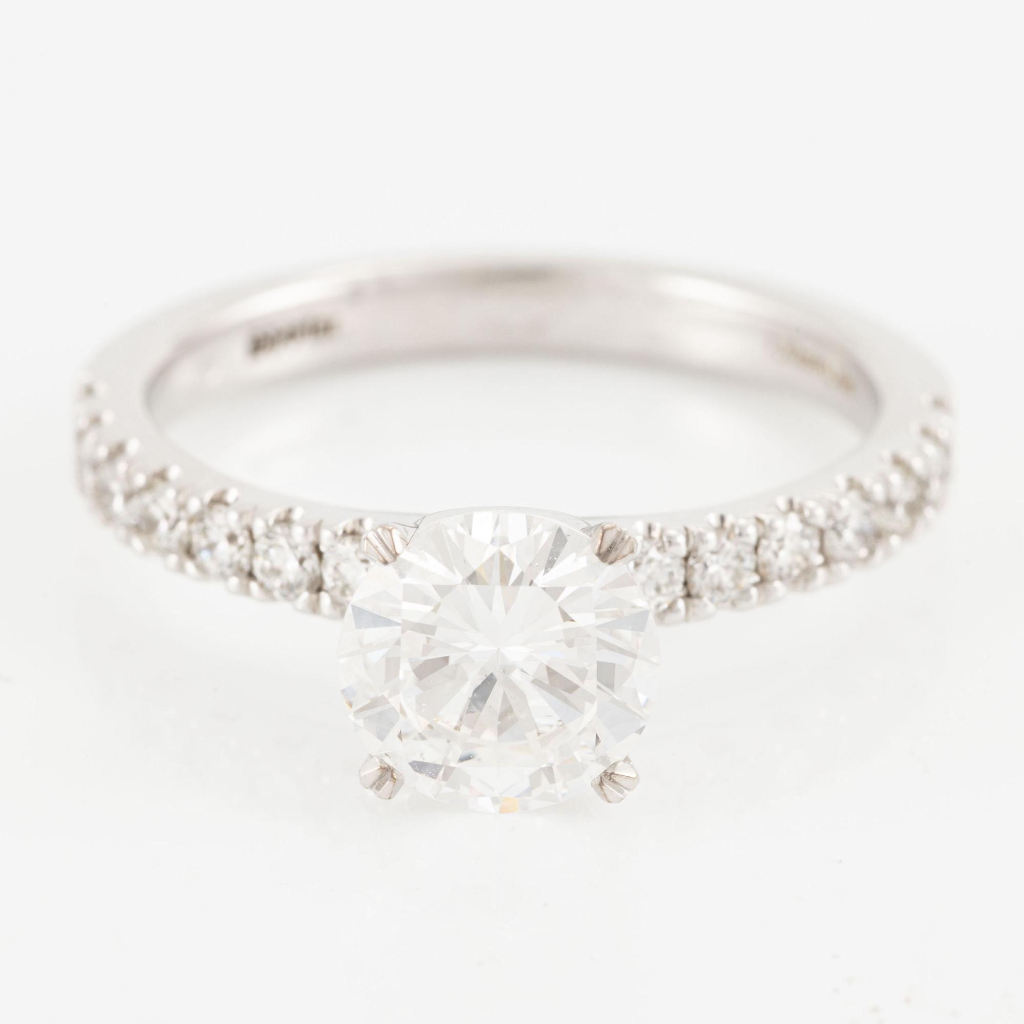 Ring, 18K white gold with brilliant-cut diamond 1.32 ct,.