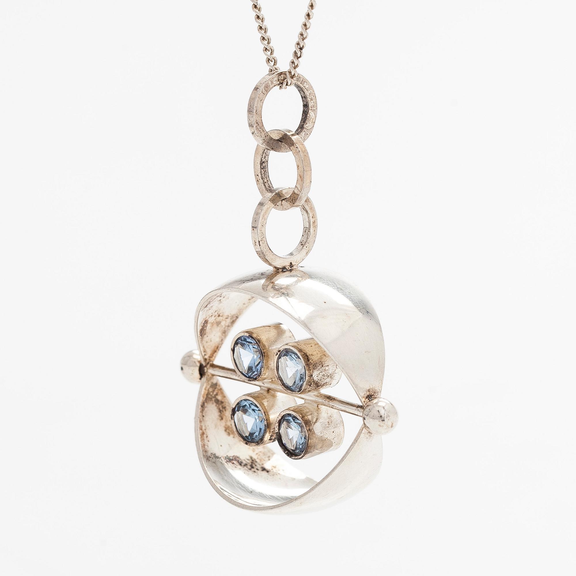 Elis Kauppi, hänge, silver och syntetiska spineller, Kupittaan Kulta, Åbo 1966.