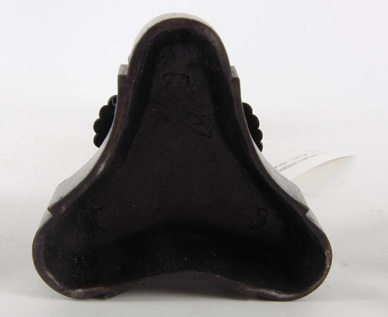 BORDSLAMPOR/LJUSSTAKAR, ett par, empirestil, svärtad metall.