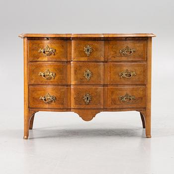 Barock, A late Baroque chest of drawers, 18th century.