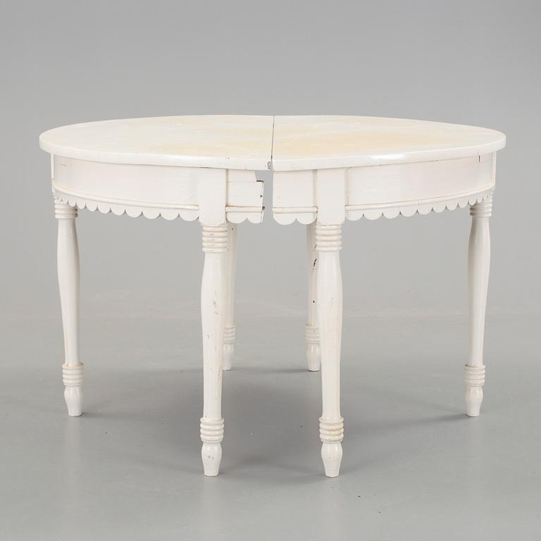 MÅNBORD, ett par, 1800-talets slut.