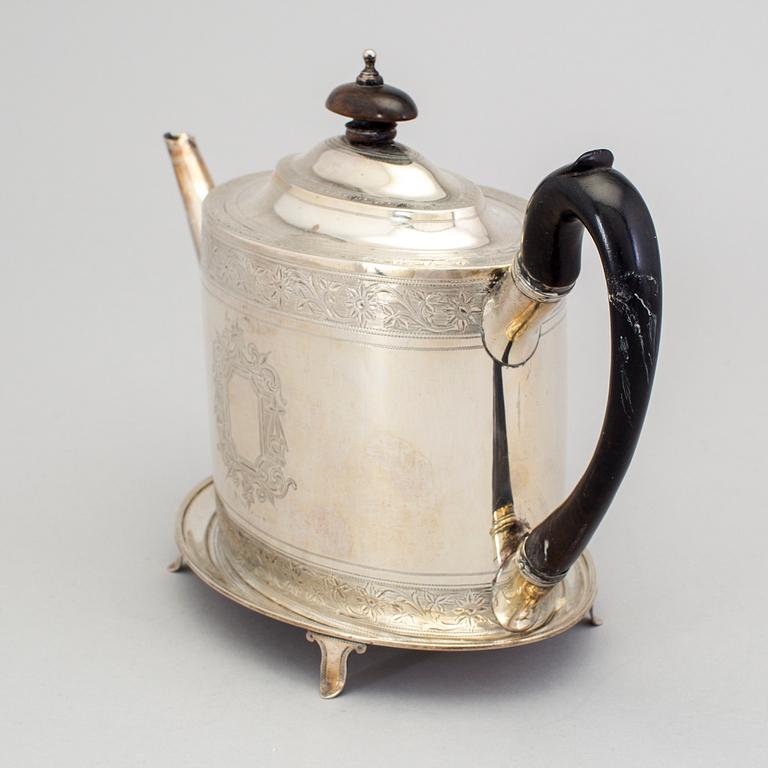 TEAPOT AND STAND, mark of Andrew Fogelberg, London 1792. Weight ca 493 g.