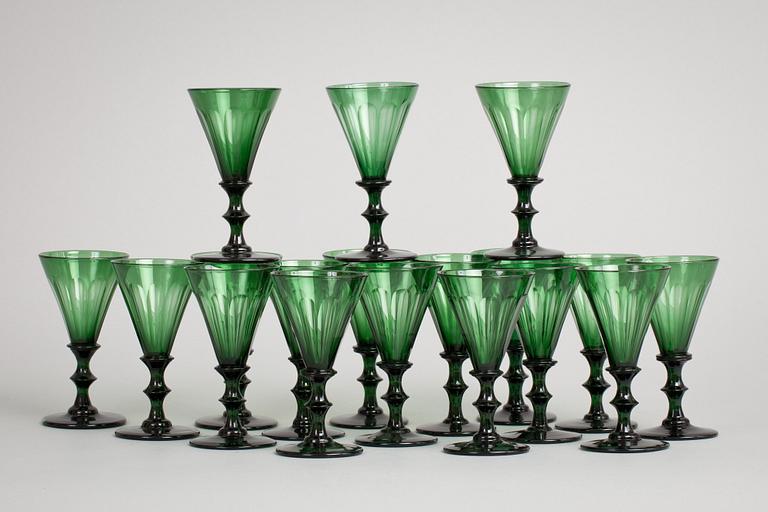 STARK/RHEN-VINSGLAS, 18 st. Glas, 1800-tal.