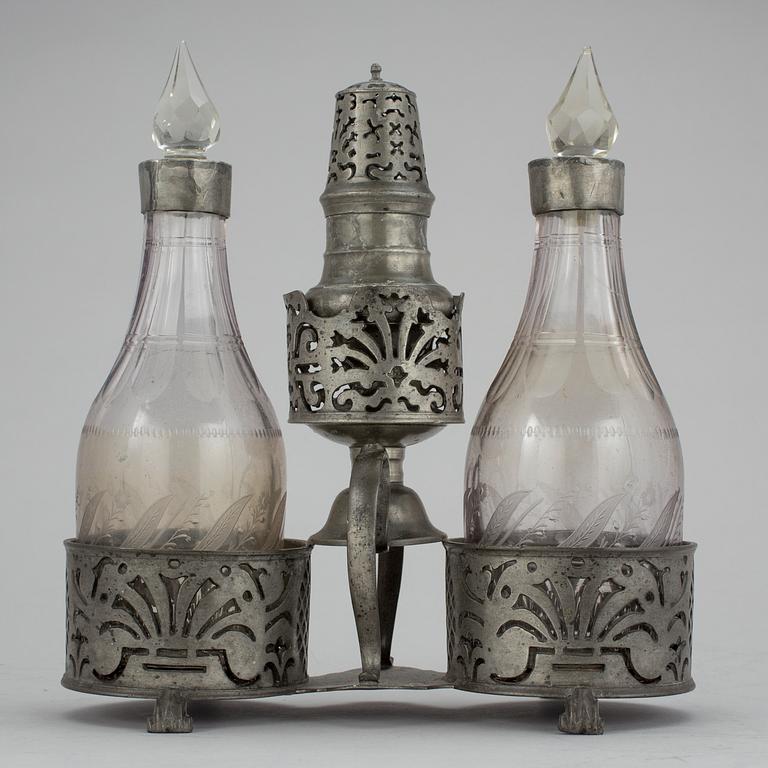 BORDSSURTOUT, tenn, otydliga stämplar, 1800-talets första hälft.