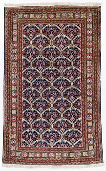 An Ardabil carpet, approx. 270 x 170 cm.