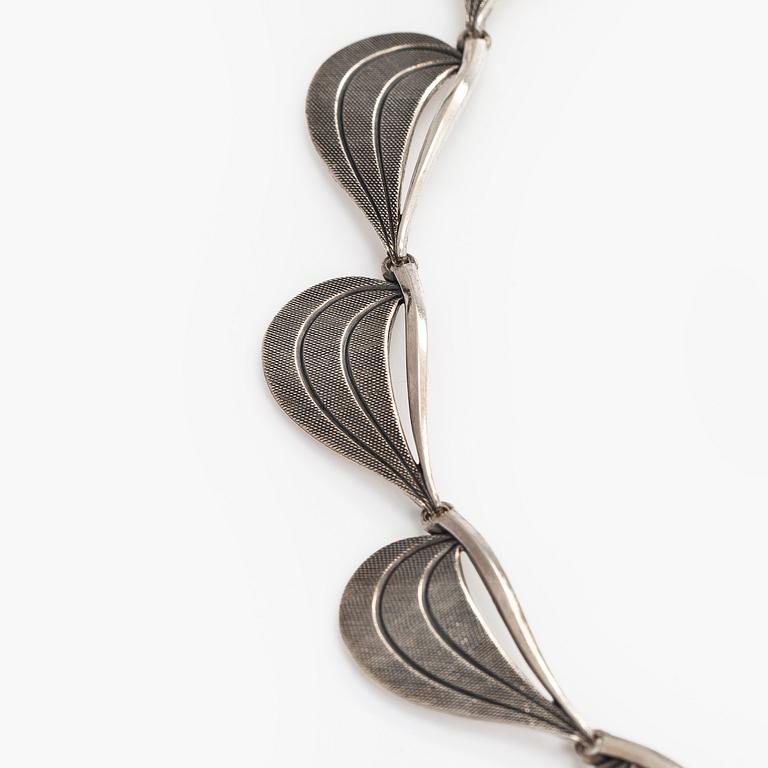 Kaulaketju, hopeaa, tuontileima Tillander 1958.