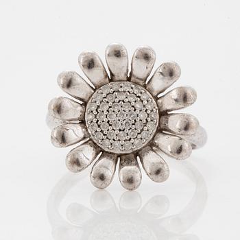 Georg Jensen, Sunflower ring with brilliant-cut diamonds.