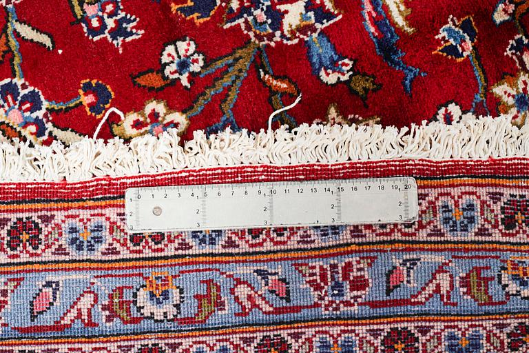A Keshan rug, ca 420 x 290 cm.