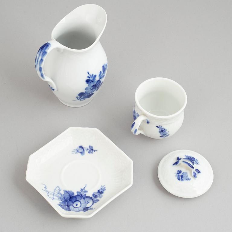 A 103 piece porcelain service, 'Blå blomst', Royal Copenhagen, Denmark.