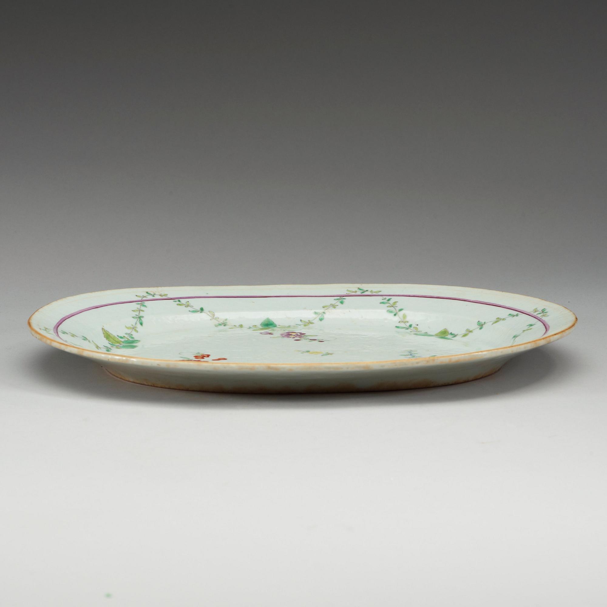 A famille rose serving dish, Qing dynasty, Qianlong (1736-95).