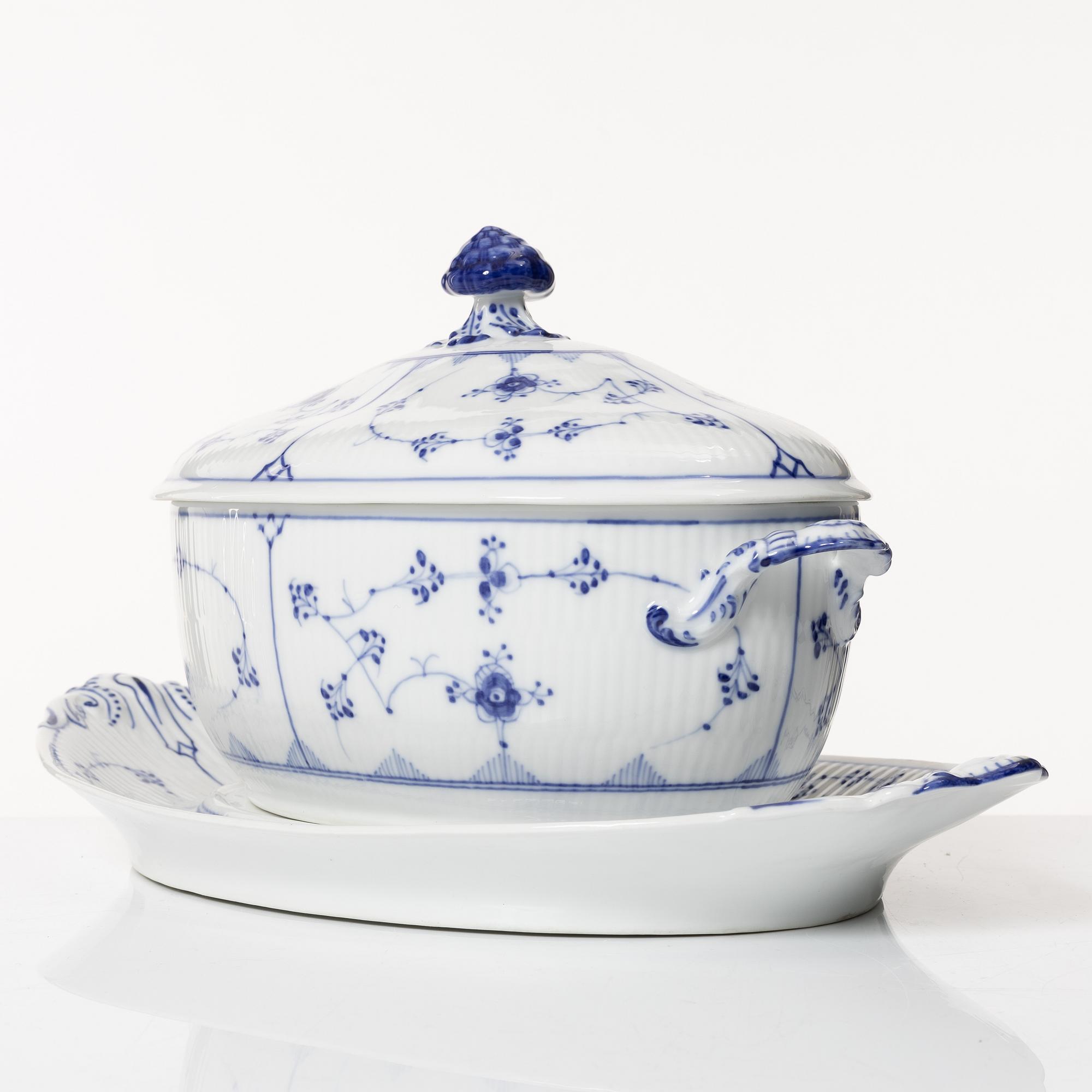 Royal Copenhagen, terrin med lock och fat, "Musselmalet", Danmark, 1889-1922.