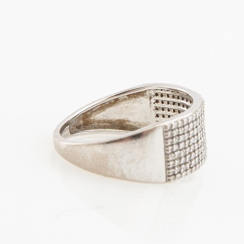 Ring, 18k white gold with octagon-cut diamonds.