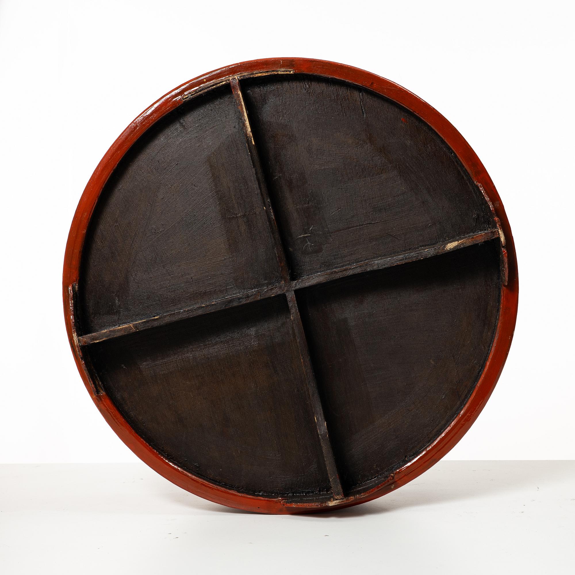 Askar, två stycken, bemålat trä, sydostasien, 1900-tal.