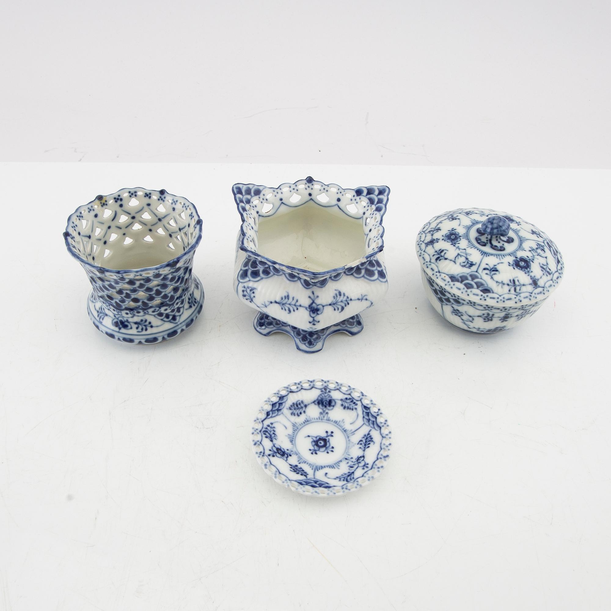 Service 52 pcs Musselmalet Royal Copenhagen Denmark porcelain.
