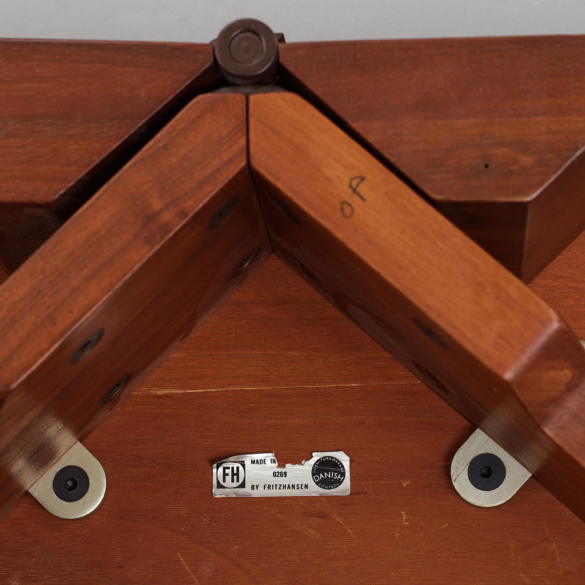 HANS J WEGNER, a model "2081" table for Fritz Hansen, Denmark 1969.