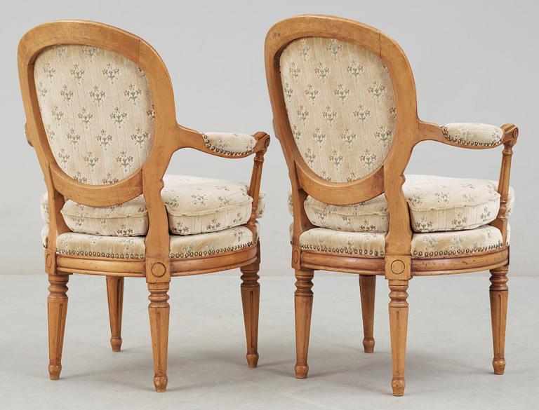 KARMSTOLAR, ett par, Gustaviansk stil, 1900-talets första hälft.