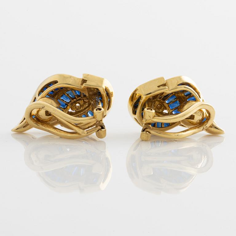 Earrings, gold, brilliant-cut diamonds and sapphires.