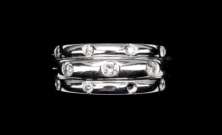 RING, 18k vitguld med briljantslipade diamanter, tot 0.31 ct enl gravyr.