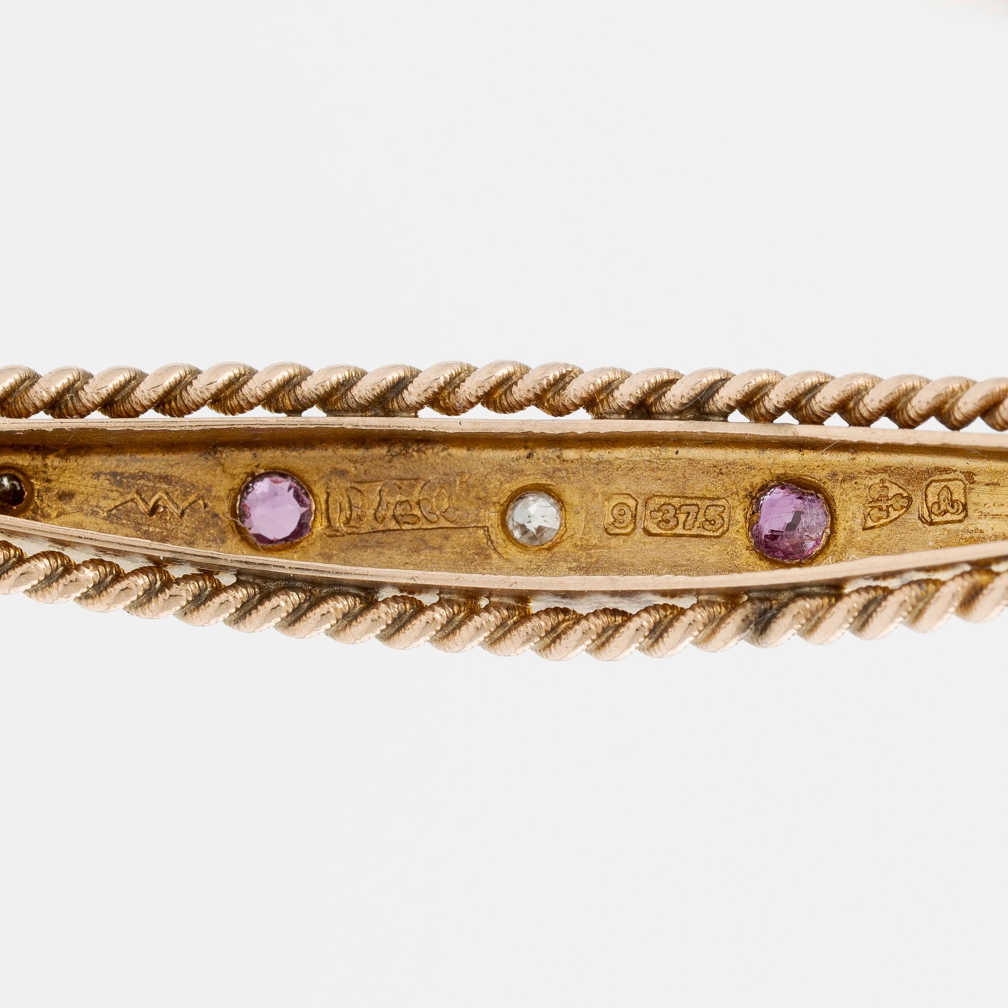 Armring, 9K guld med små diamanter och rubiner, sent 1800-tal/tidigt 1900-tal.