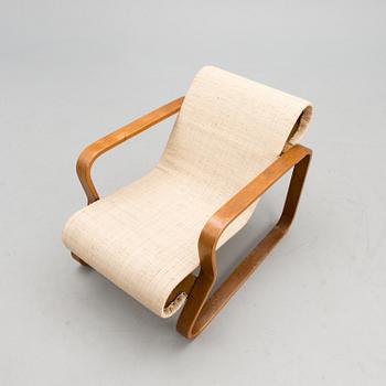 An armchair manufactured by Oy Huonekaluja Rakennustehdas Ab in 1932.