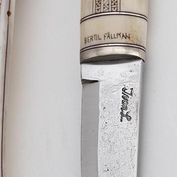 A reindeer horn knife by Bertil Fällman.