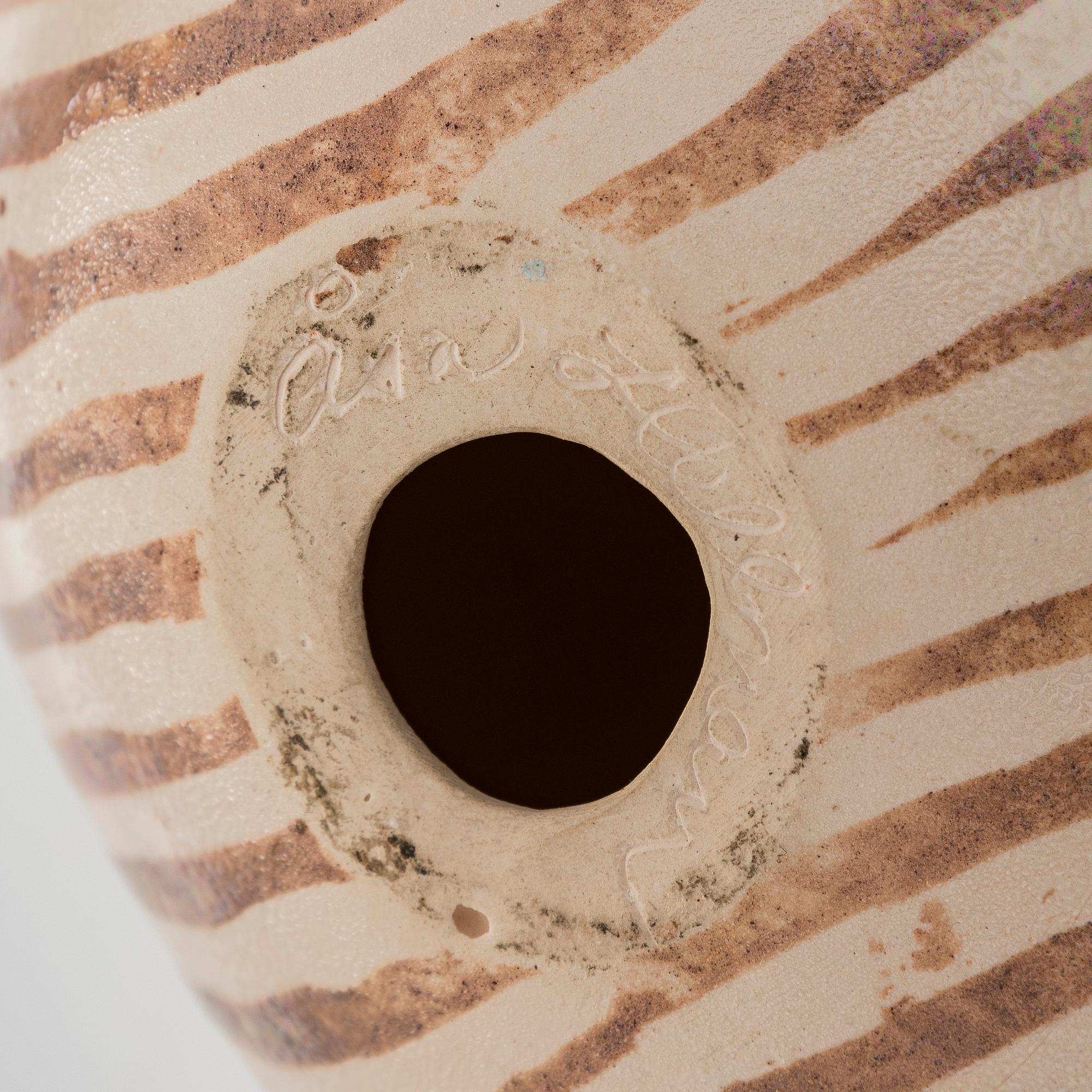 Åsa Hellman, koristemuna, keramiikkaa, signeerattu.