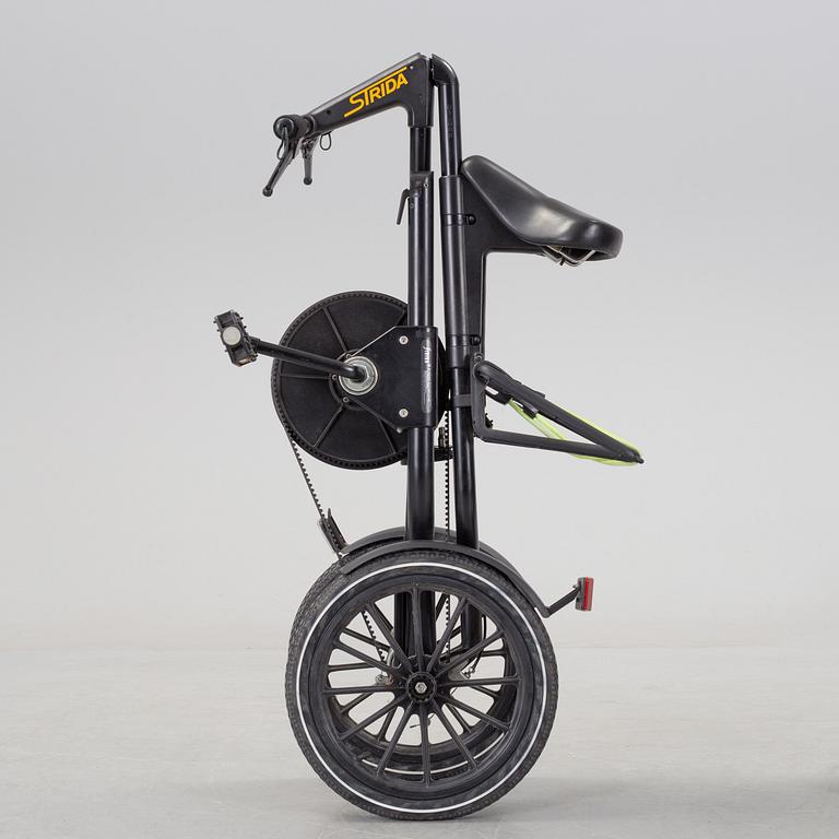 A foldable Strida bike.