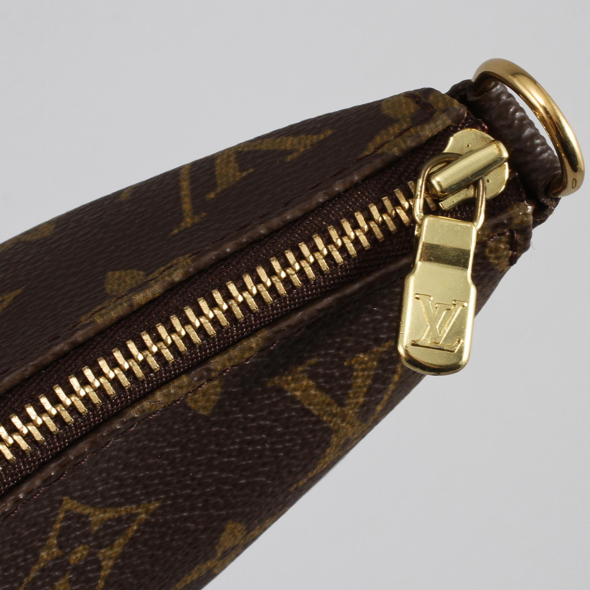 VÄSKA, "Pochette Accesoires 21", Louis Vuitton.