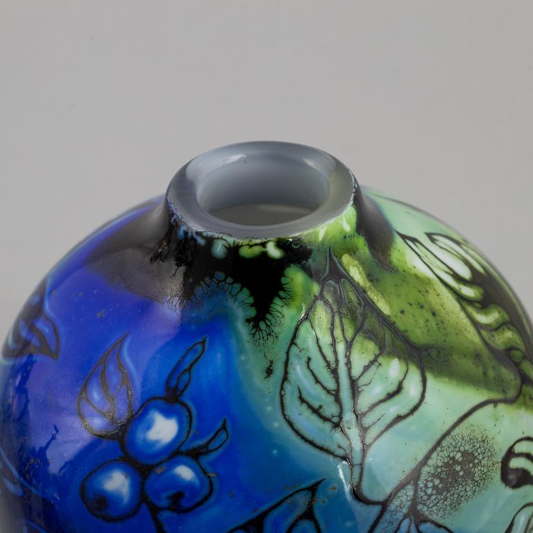 Eva Englund, a graal glass vase, Muraya 1991.