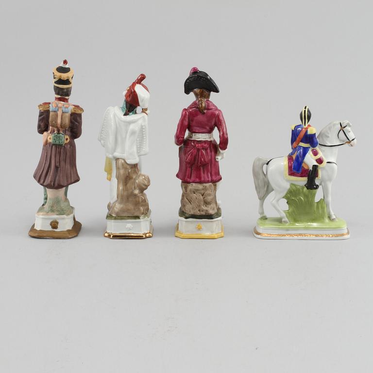 FIGURINER, 4 st, porslin, 1900-talets andra hälft.